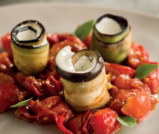 Rolinhos de Berinjela com Coalhada